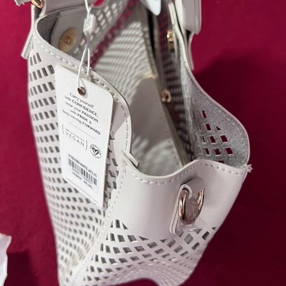 Urban Expressions White Vegan Clutch**NEW W/TAGS**VEGAN APPROVED - Picture 8 of 16